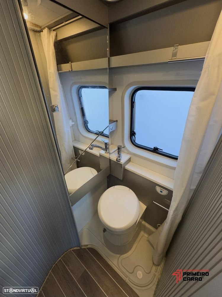 Adria Twin 600 SPT cama transversal - 12