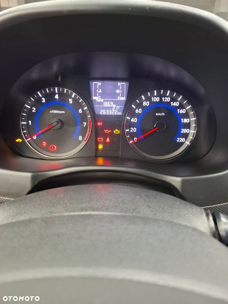 Hyundai Accent - 7