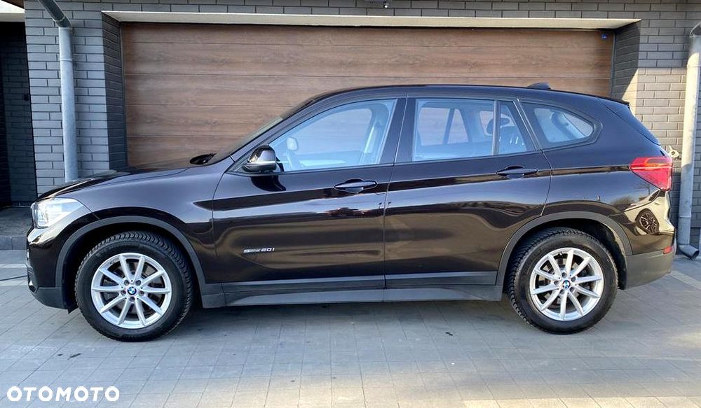 BMW X1 sDrive20i Advantage - 4