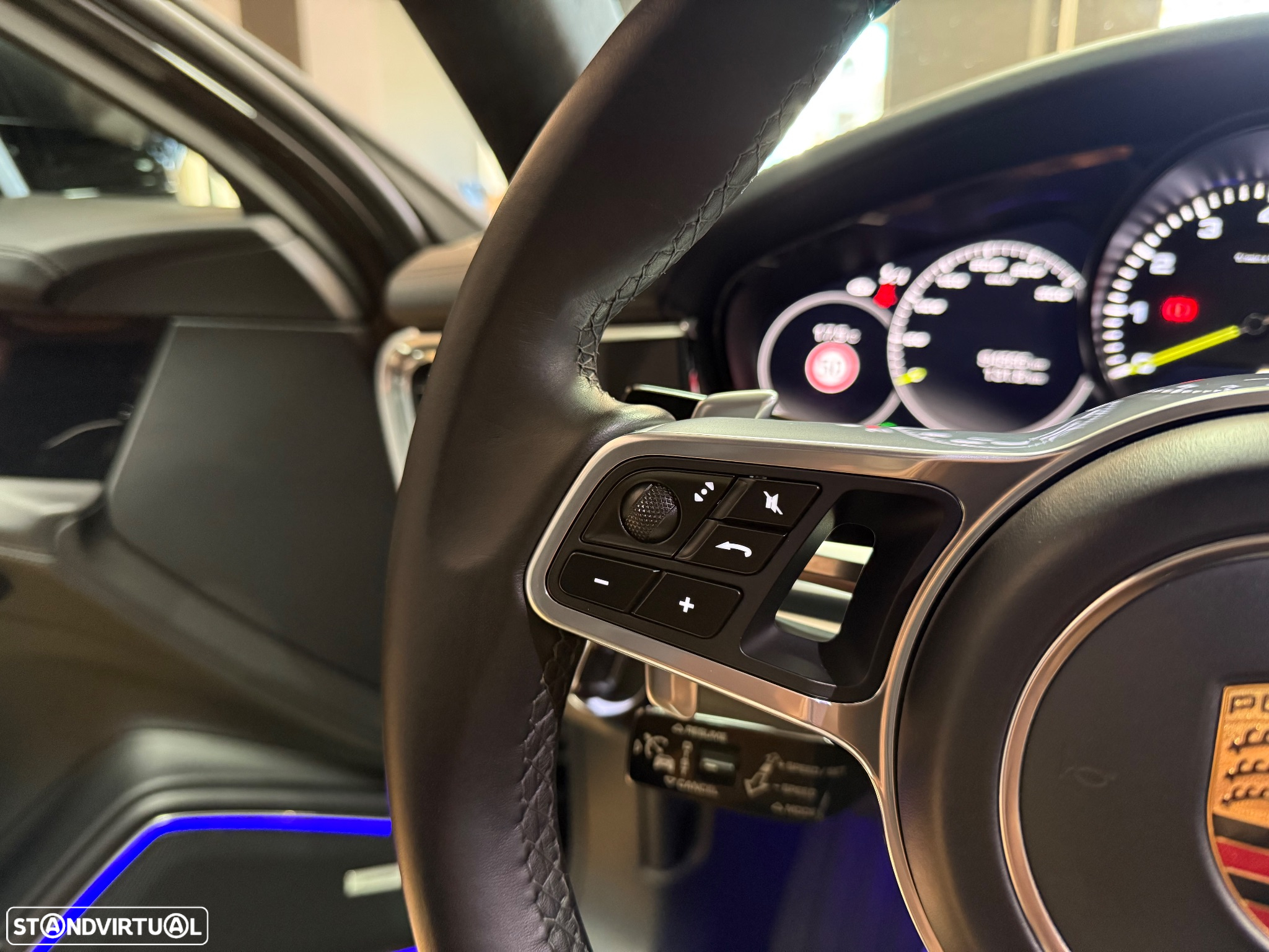 Porsche Panamera Sport Turismo 4 E-Hybrid 10 Years Edition - 8