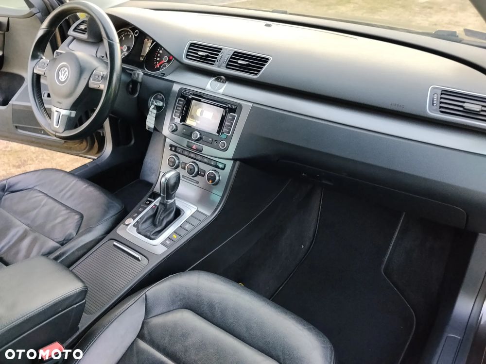 Volkswagen Passat 2.0 TDI Comfortline R-Style DSG - 27