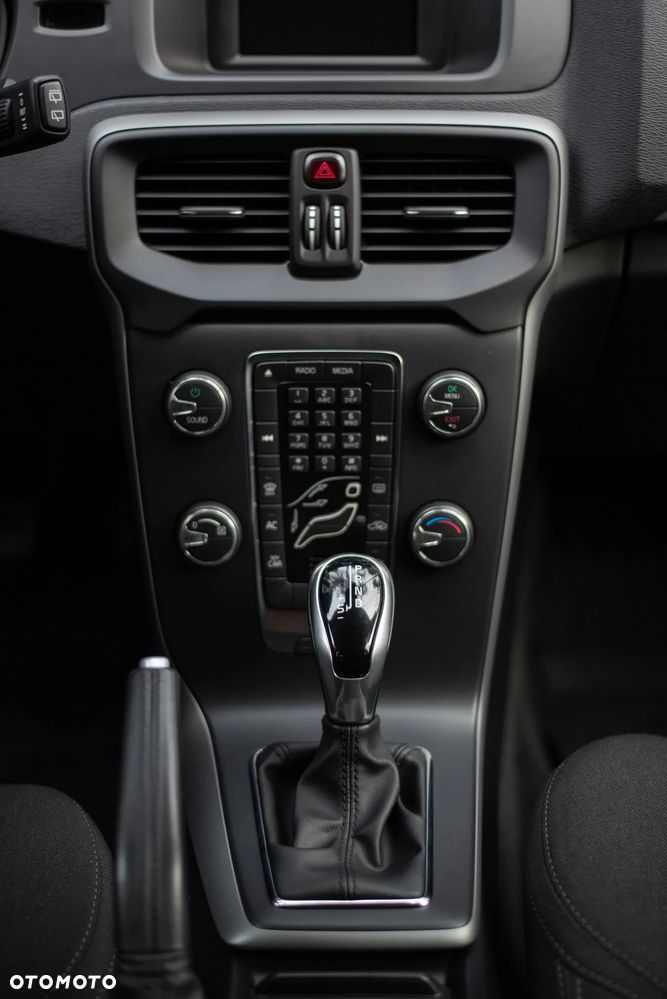 Volvo V40 T2 Geartronic Kinetic - 19