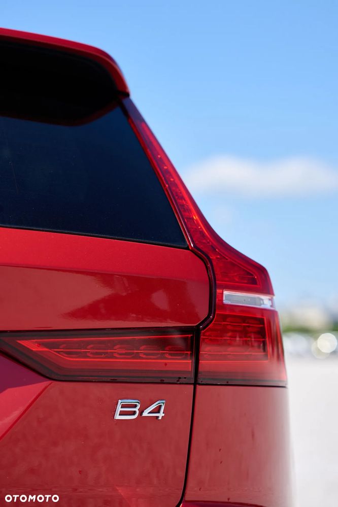 Volvo V60 B4 B Plus Dark - 9