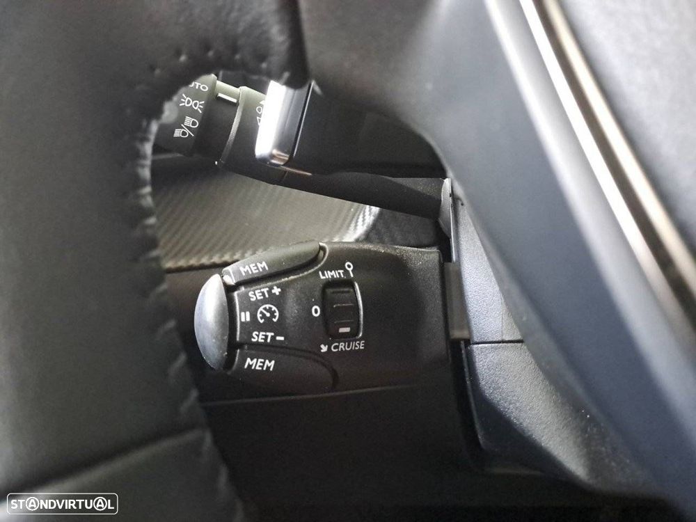 Peugeot 208 1.2 Hybrid Allure e-DCS6 - 18