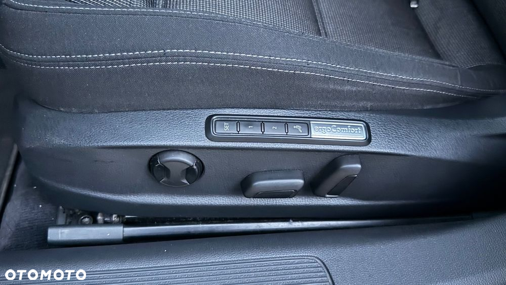 Volkswagen Passat - 13