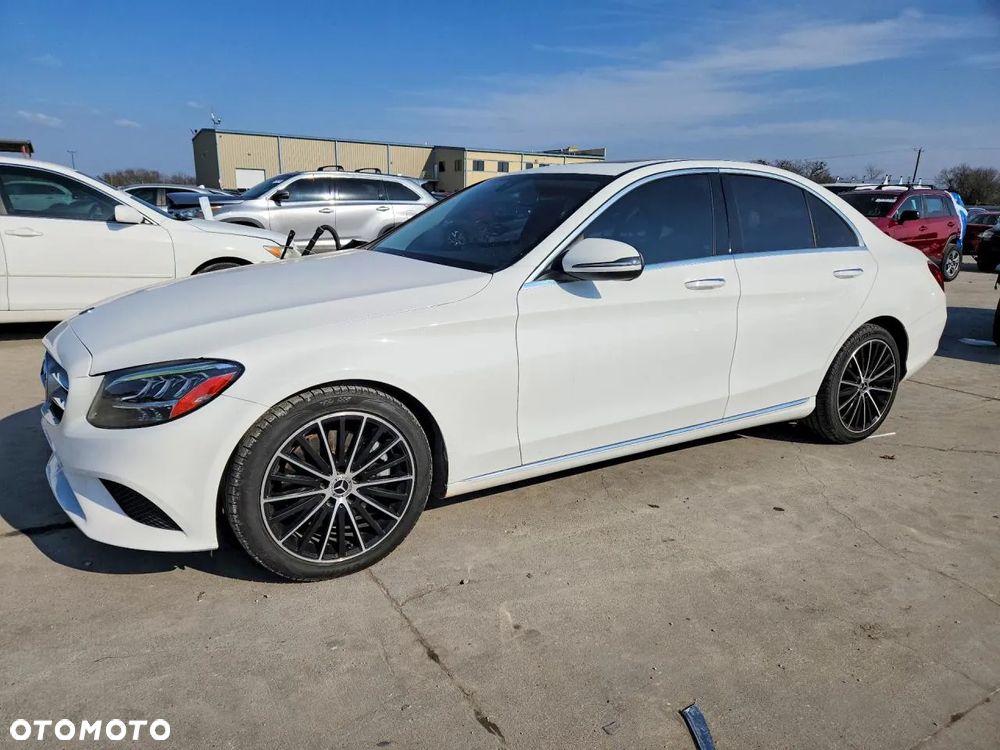 Mercedes-Benz Klasa C 300 4Matic 9G-TRONIC Avantgarde - 2