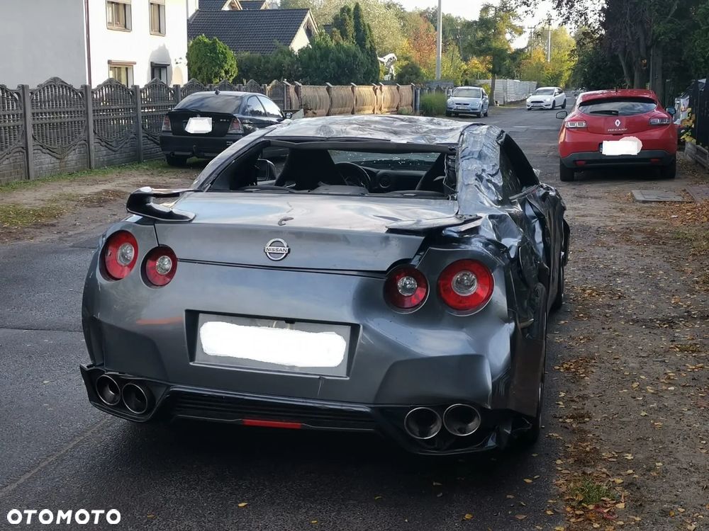 Nissan GT-R Premium Edition - 5
