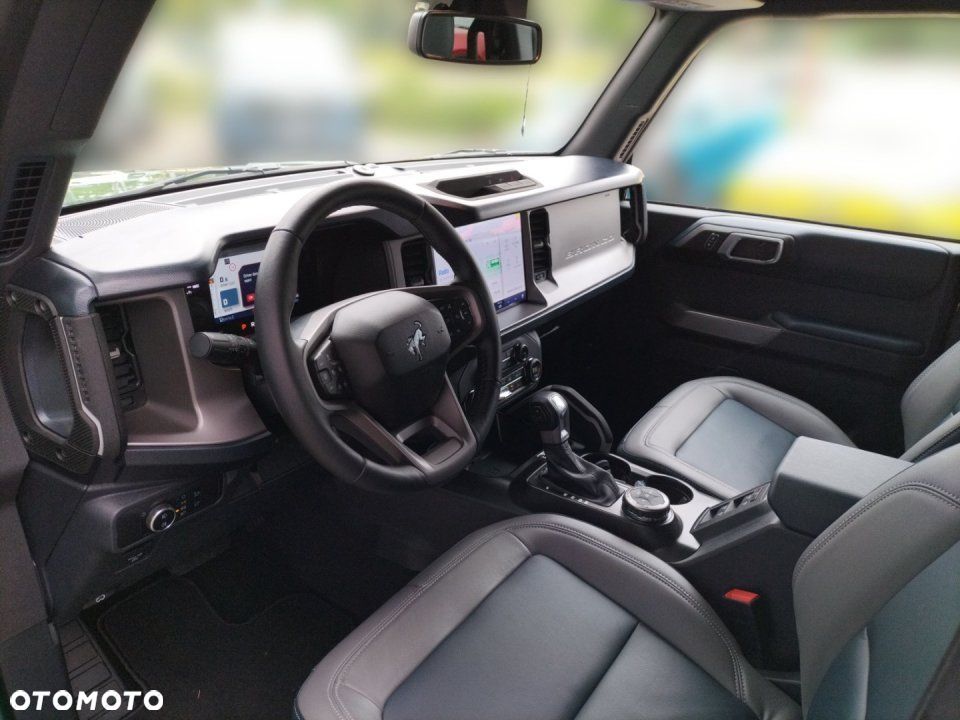 Ford Bronco - 10