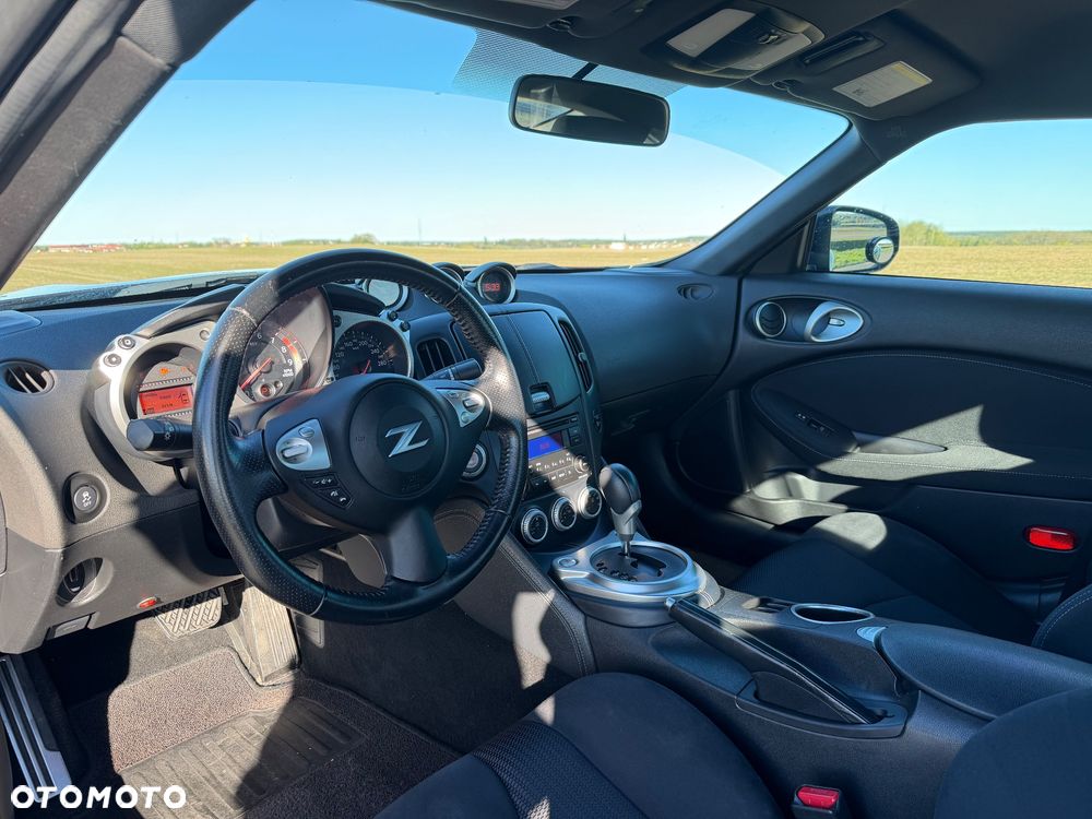Nissan 370 Z - 11