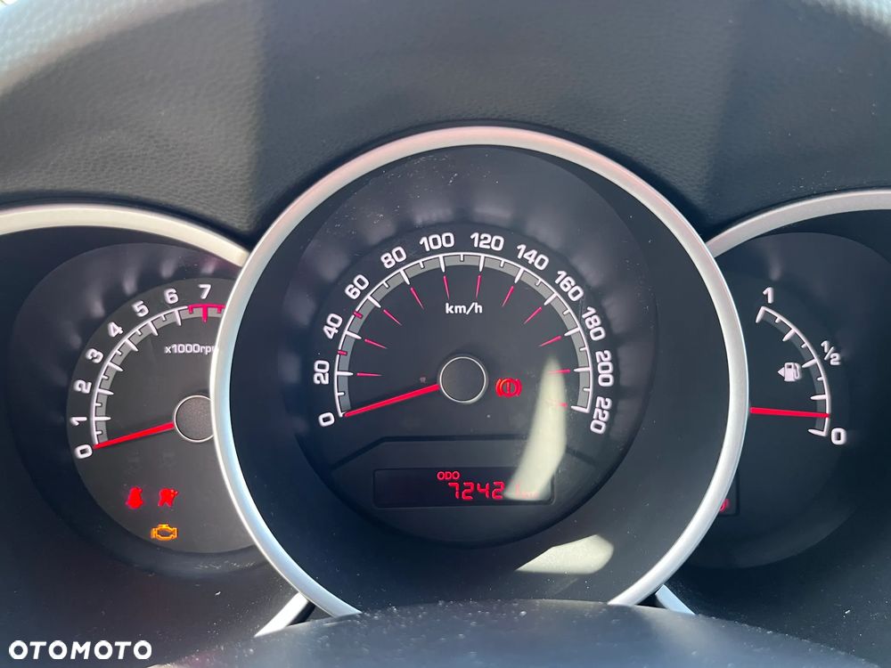 Kia Venga - 11
