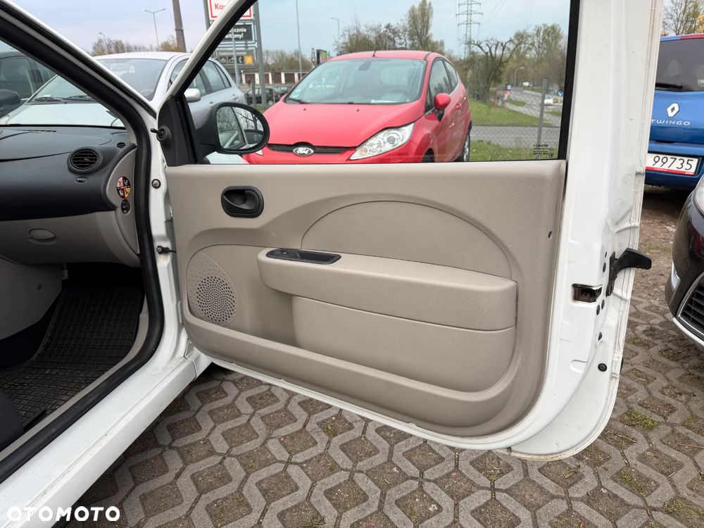 Renault Twingo 1.2 Authentique - 10