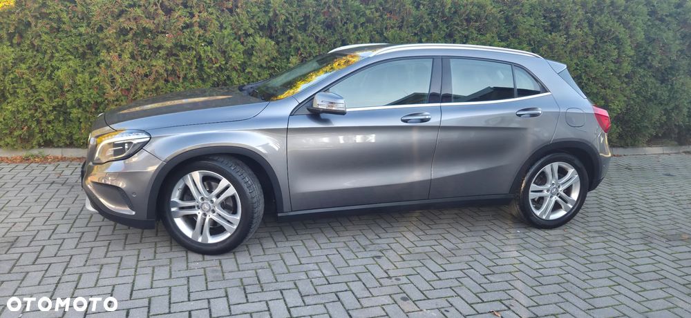 Mercedes-Benz GLA 250 7G-DCT StreetStyle - 3