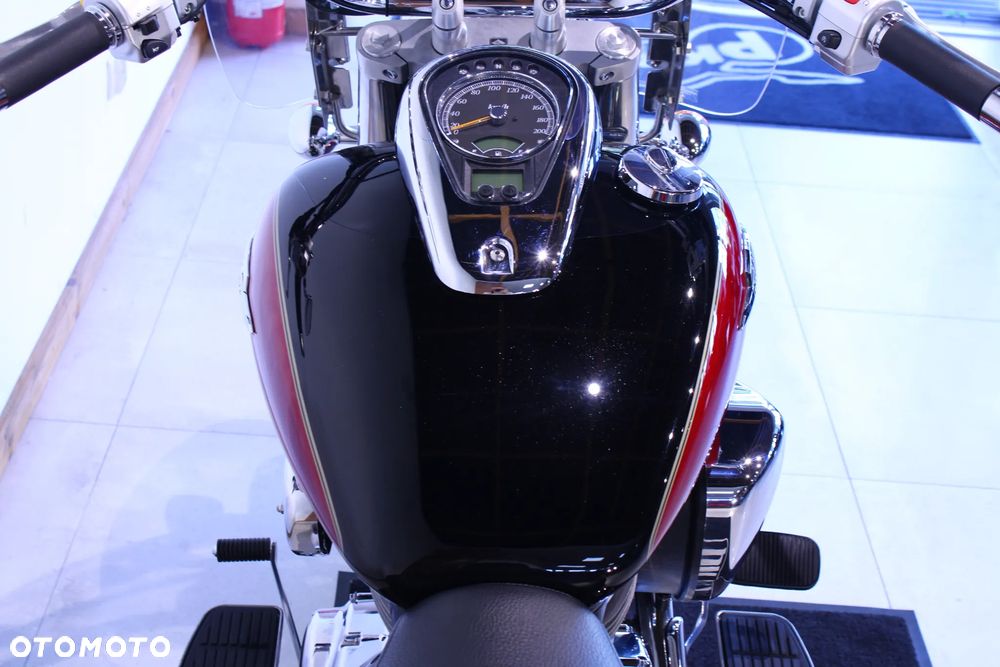 Suzuki Intruder - 12
