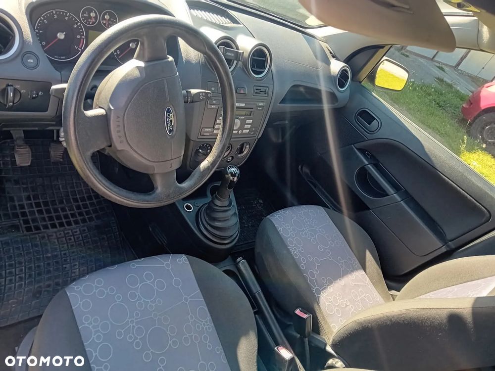 Ford Fiesta 1.3 Ambiente - 8