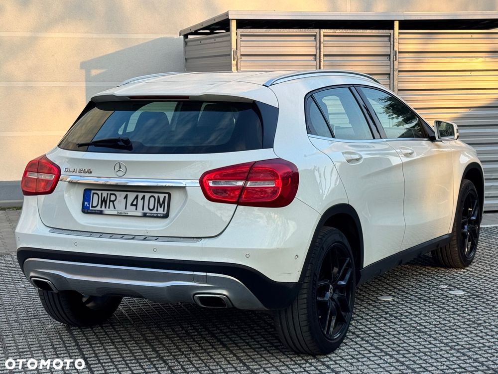 Mercedes-Benz GLA 200 7G-DCT - 11