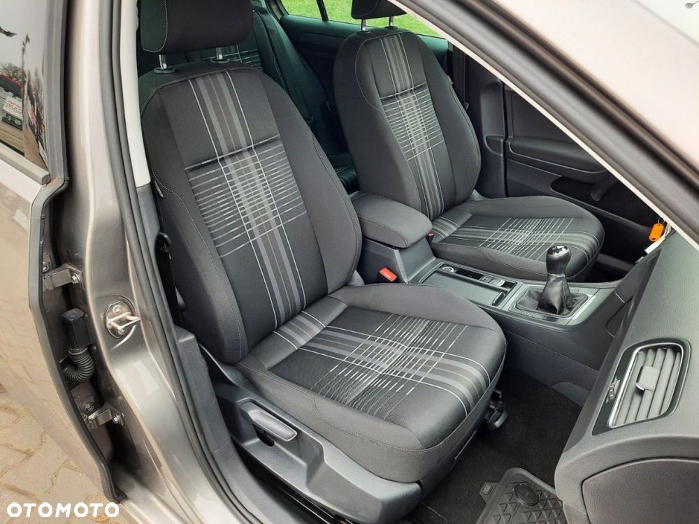 Volkswagen Golf - 24