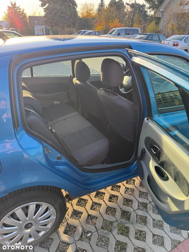 Renault Clio - 11
