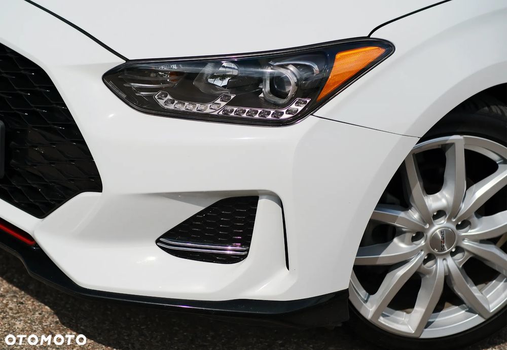 Hyundai Veloster - 4