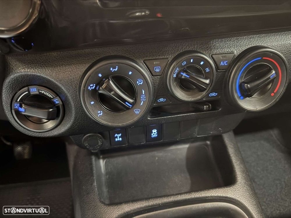 Toyota Hilux 2.4 D-4D 4WD CD CH - 14