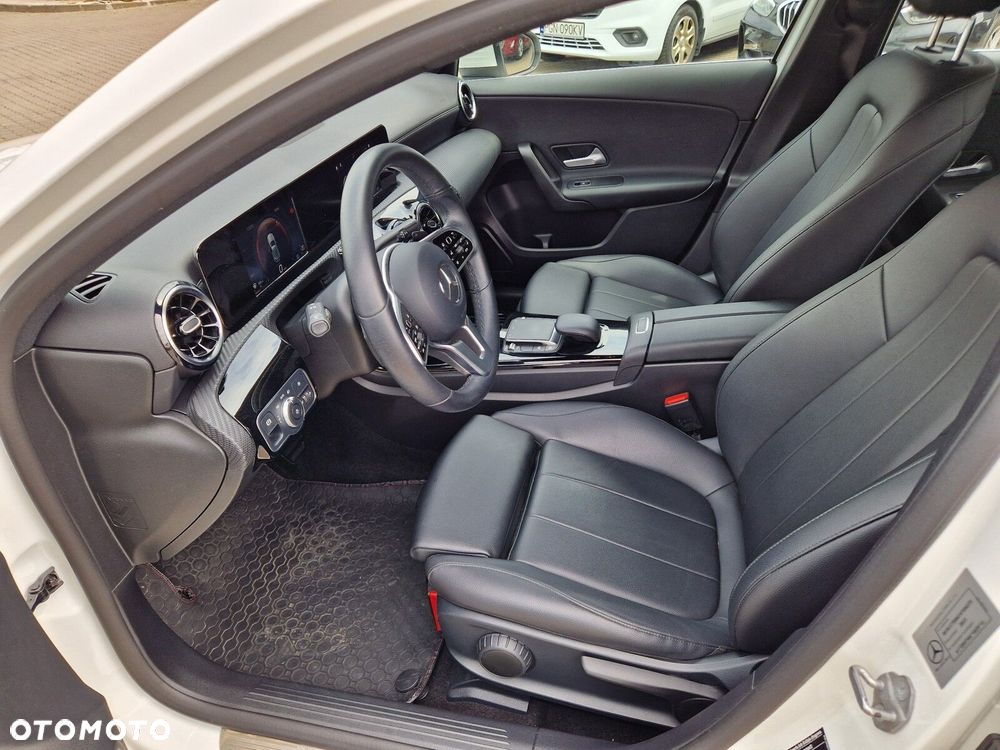 Mercedes-Benz Klasa A 180 Style 7G-DCT - 31