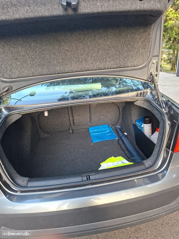 VW Jetta 1.9 TDi Trendline - 21