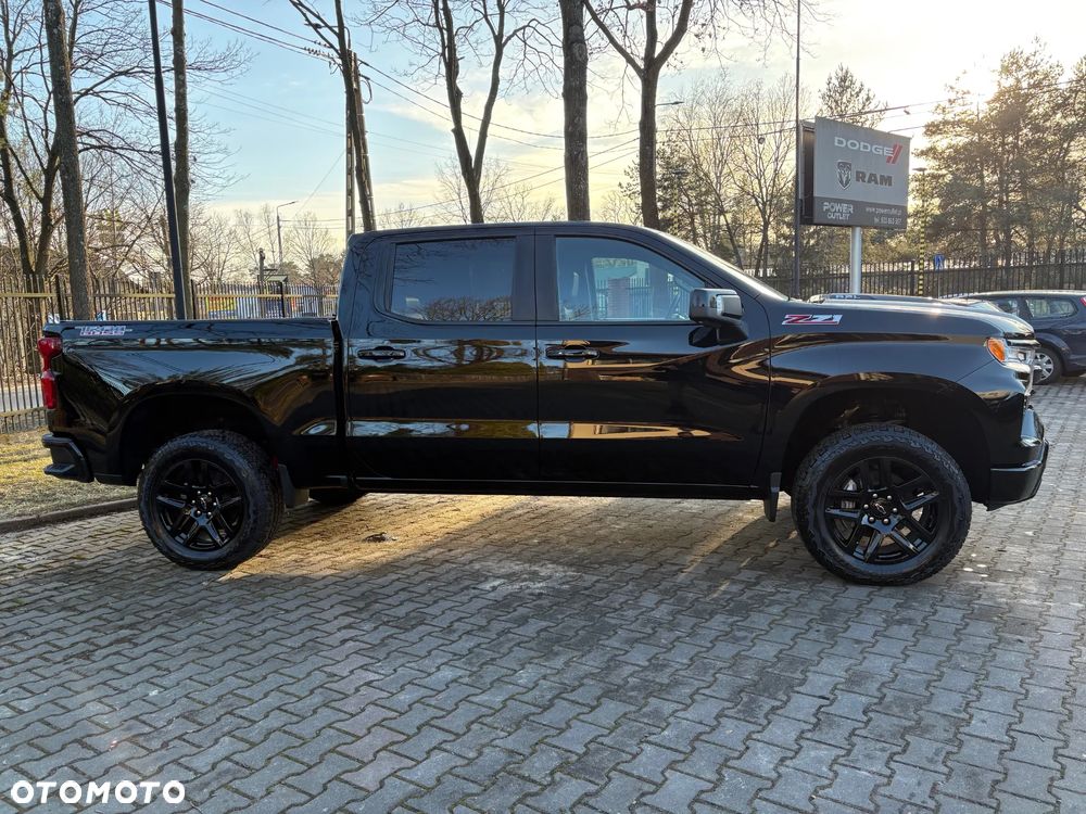 Chevrolet Silverado - 3