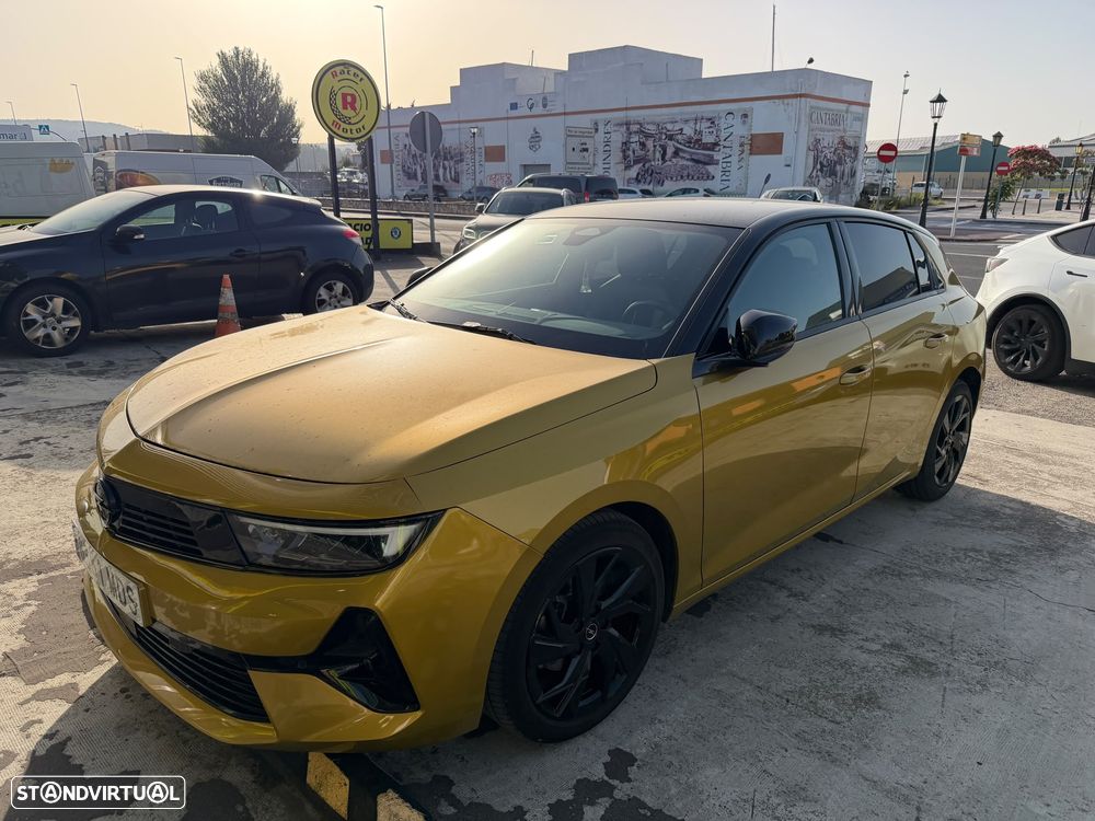 Opel Astra 1.2 T GS - 2