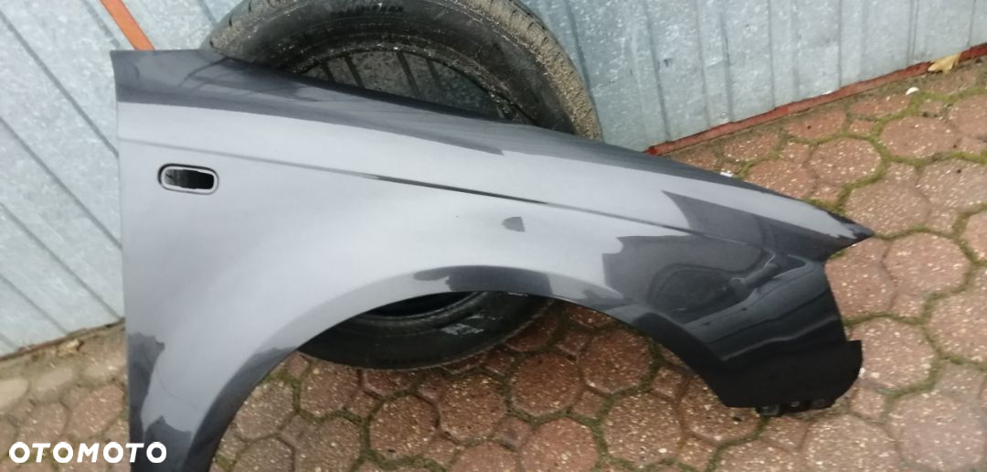 BŁOTNIK  AUDI A3 8P  PRAWY   PRZÓD KOLOR LZ7L - 4
