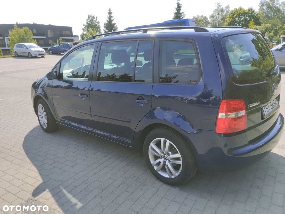 Volkswagen Touran 1.6 Conceptline - 10