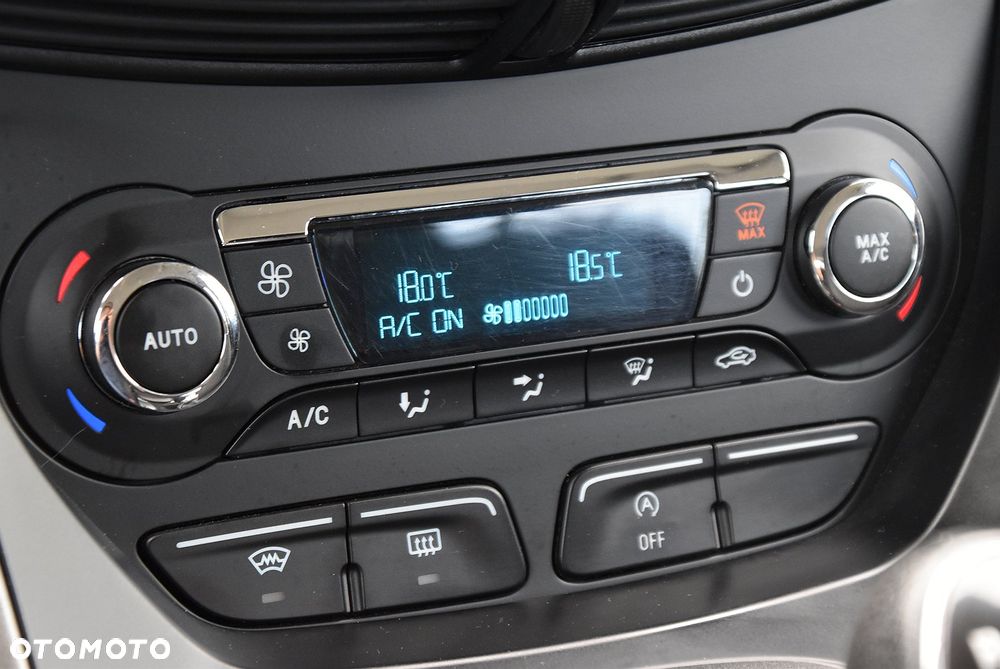 Ford Kuga - 37
