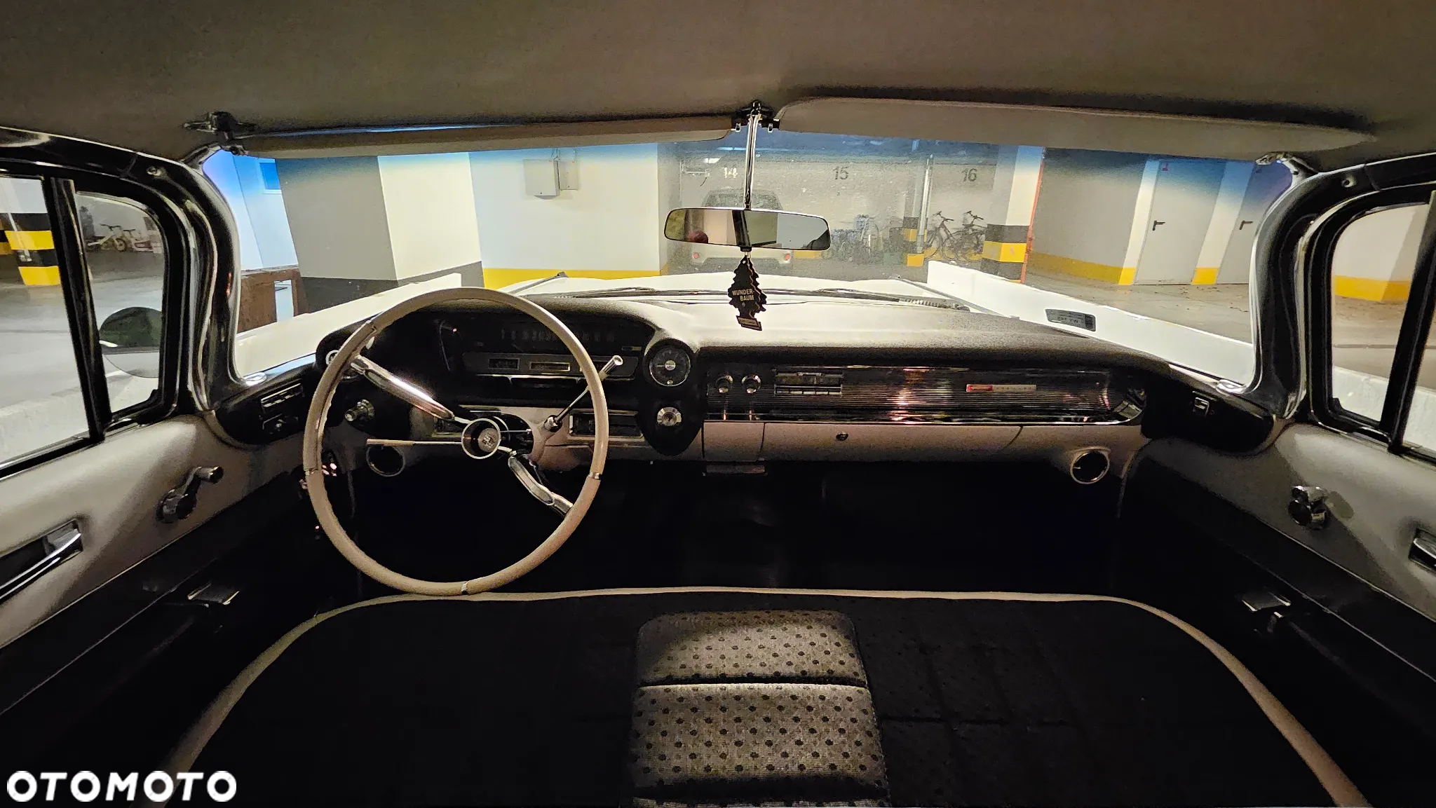 Cadillac Deville - 23