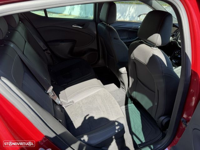 Opel Astra 1.2 T GS Line S/S - 19