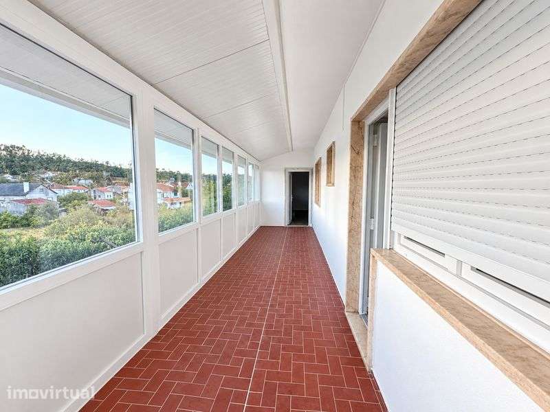 T4 com 144m² + Sótão 63m² + Quintal 25m² - Grande imagem: 5/8