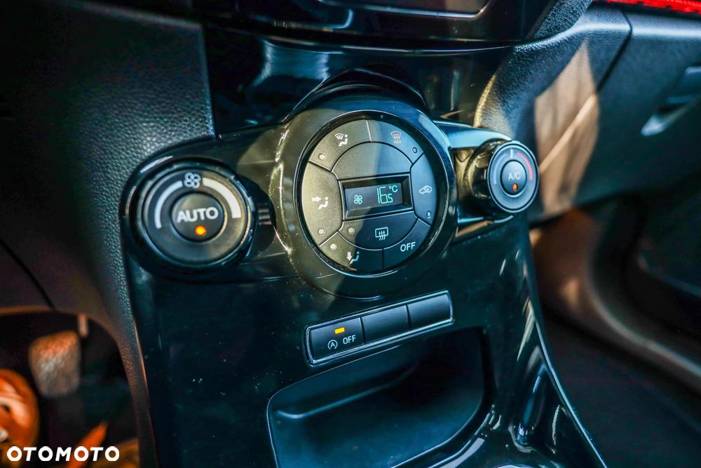 Ford Fiesta 1.0 EcoBoost STart-Stop Titanium - 18