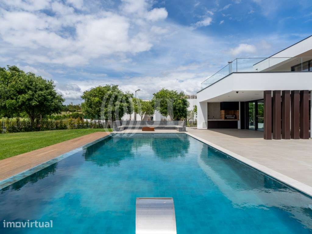 Moradia T5 com jardim e piscina Barcarena, Oeiras - Grande imagem: 3/53