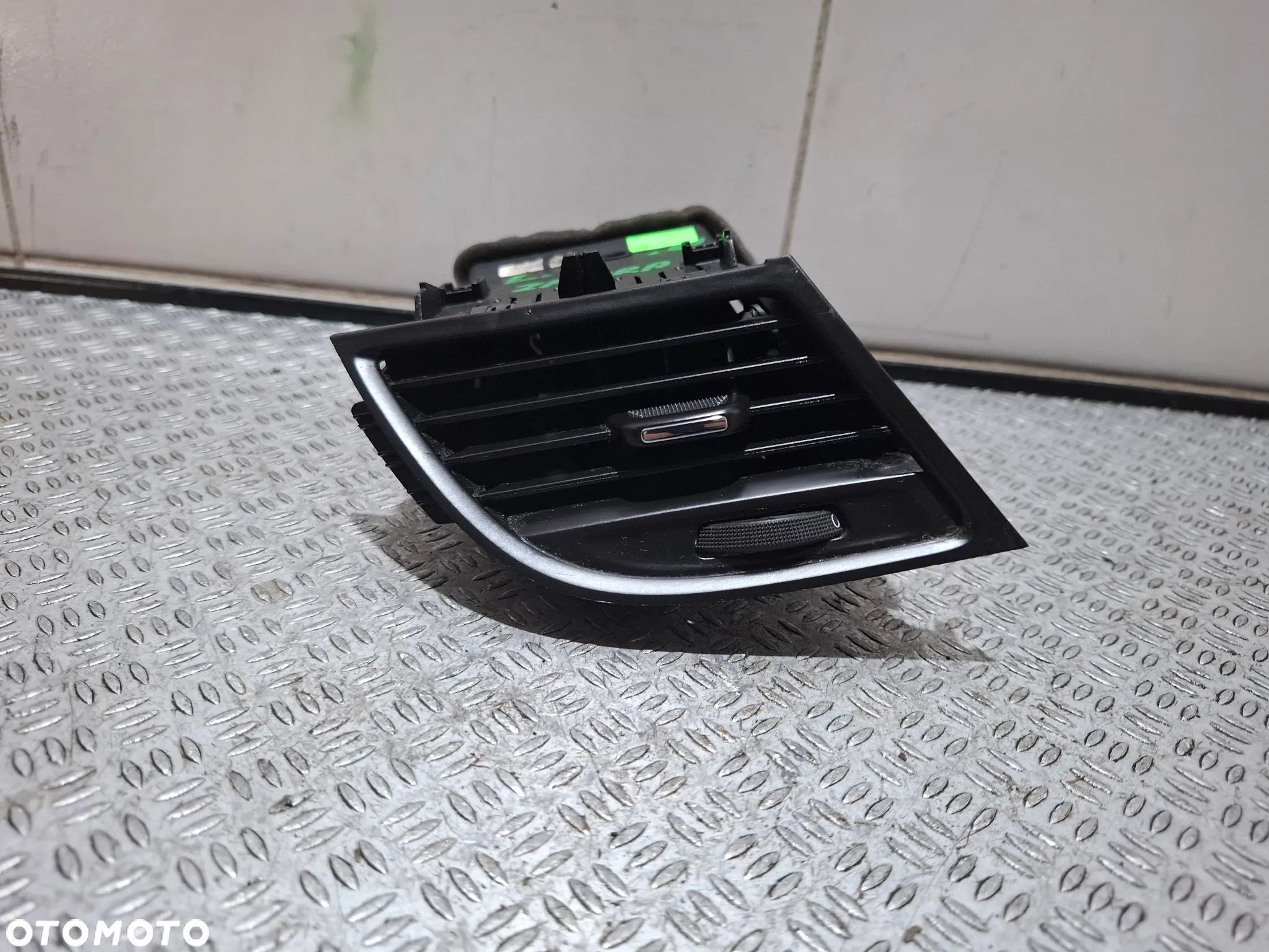 Kratka nawiewu deski lewa Opel Zafira C rok 2015 nr 364719583 - 1