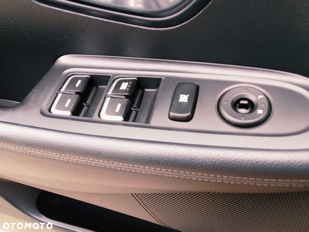 Kia Carens 1.6 GDI XL 7os - 10