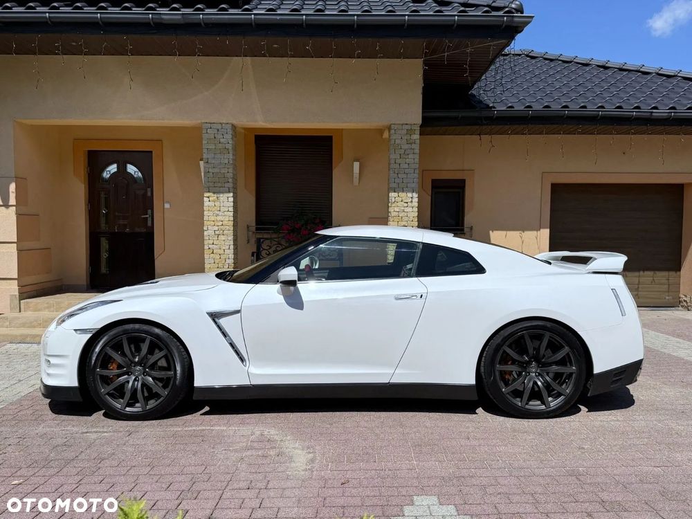 Nissan GT-R - 5
