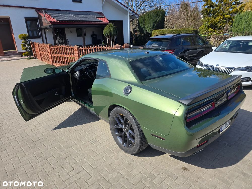 Dodge Challenger - 33