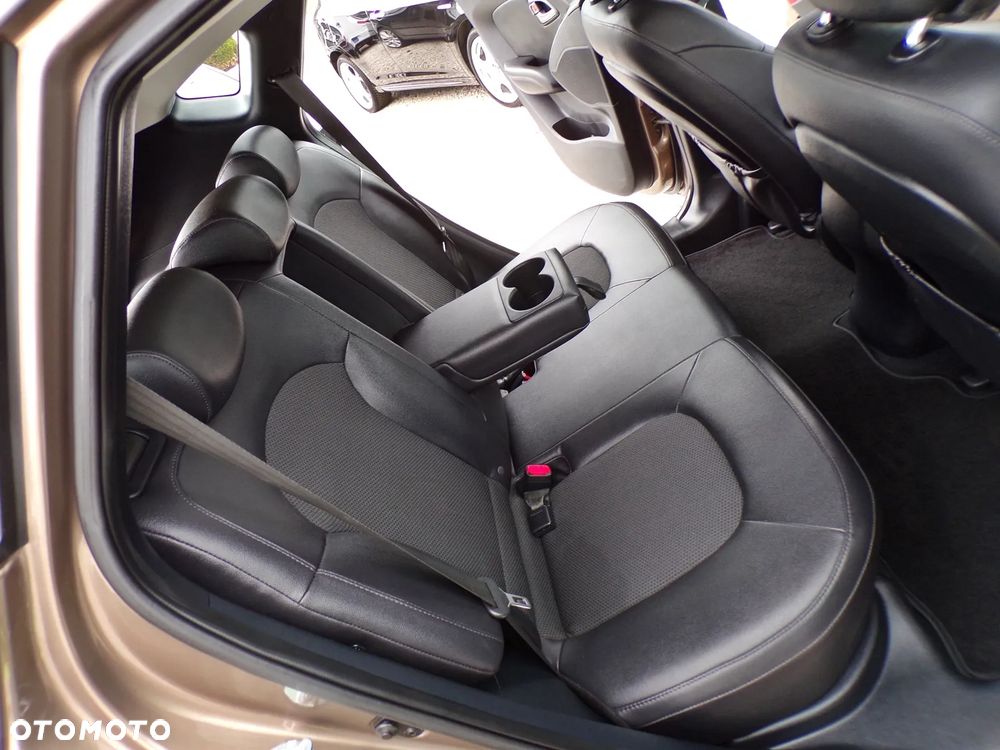 Hyundai ix35 1.6 2WD Fifa World Cup Edition - 24