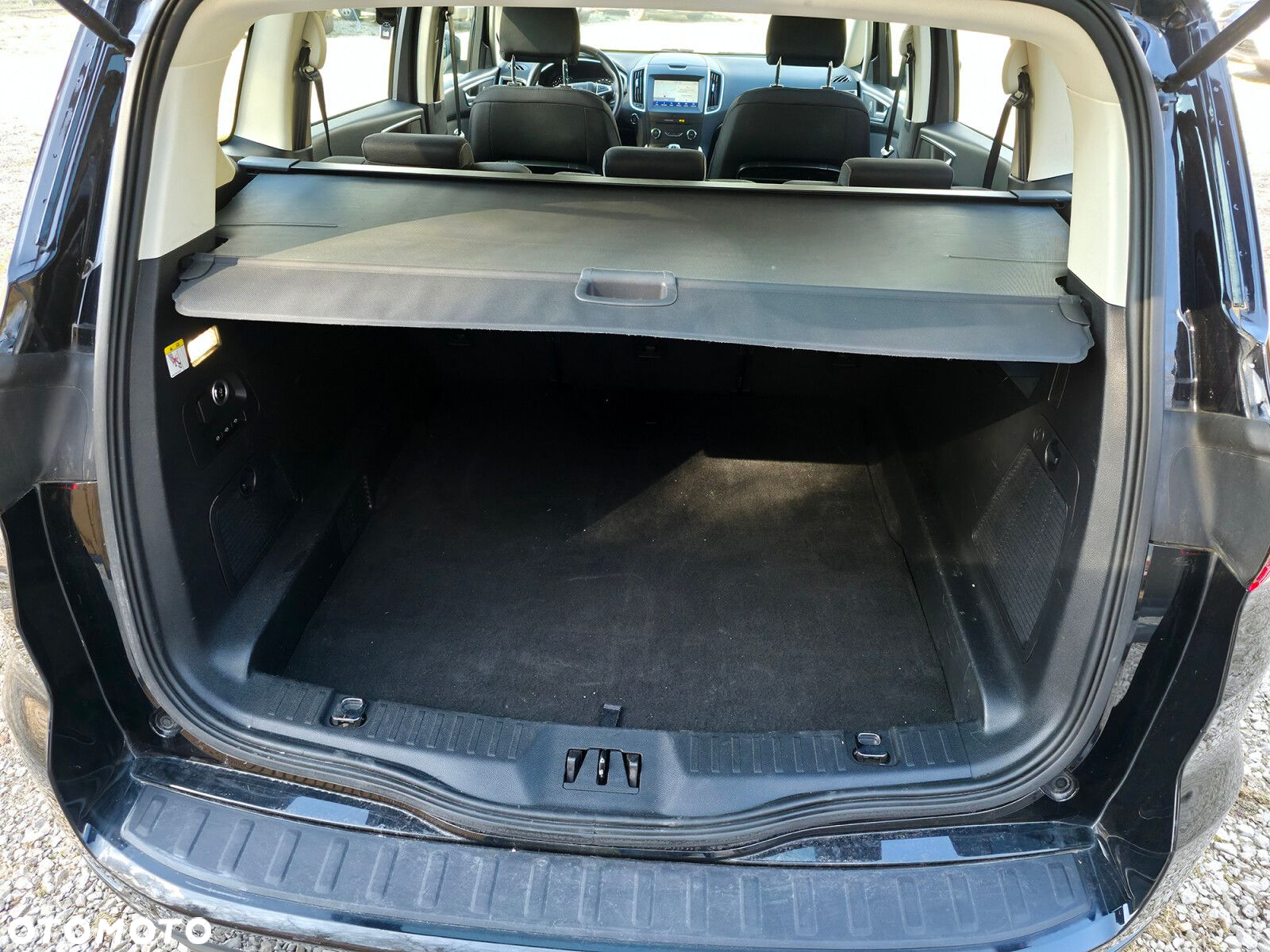 Ford S-Max - 12