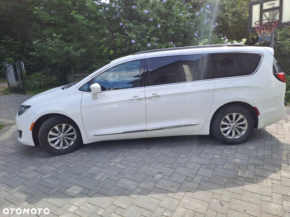 Chrysler Pacifica - 9