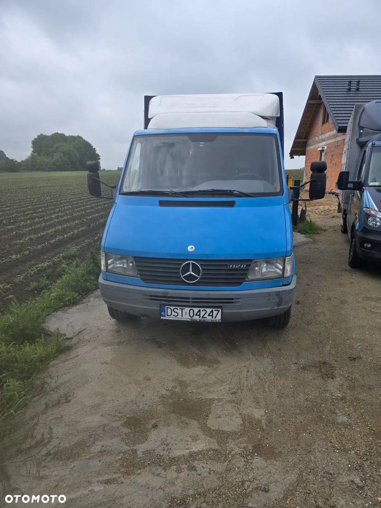 Mercedes-Benz Sprinter - 2