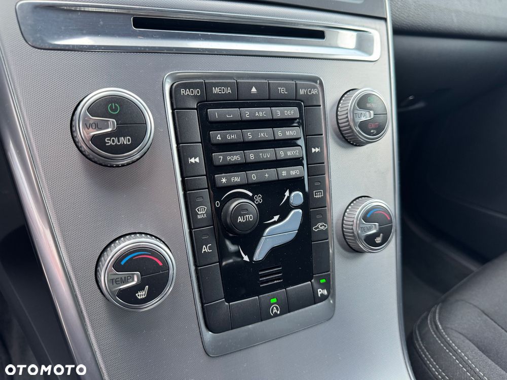 Volvo XC 60 D4 Momentum - 32