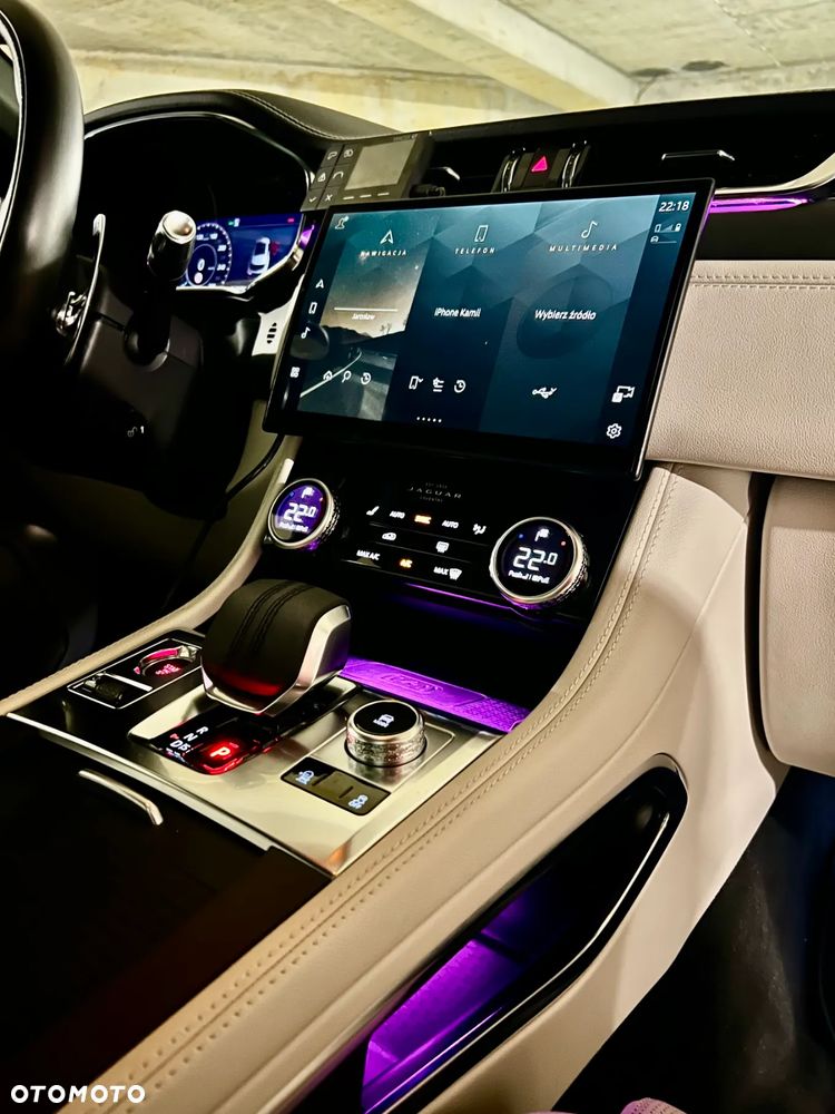 Jaguar F-Pace P400 AWD R-Dynamic S - 32