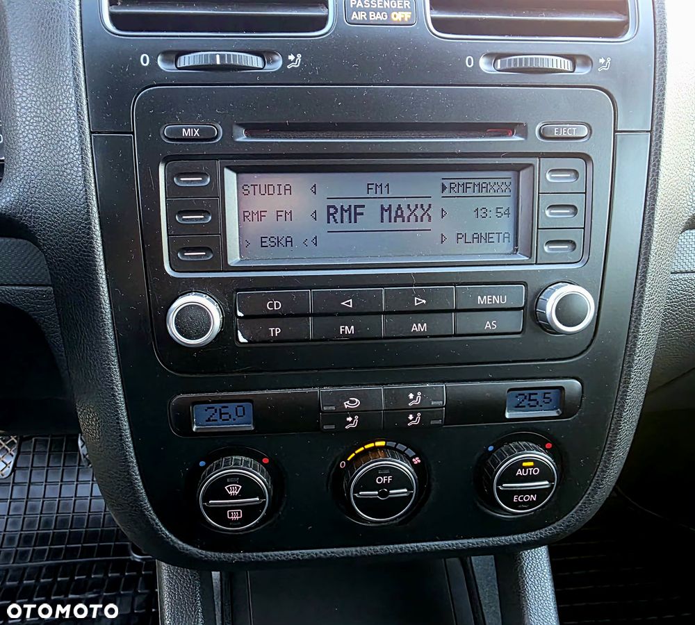 Volkswagen Golf - 22