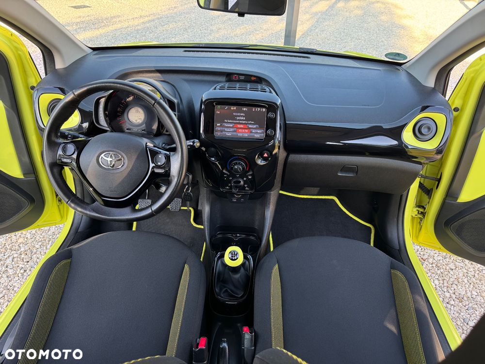 Toyota Aygo x mit x-business Paket - 25