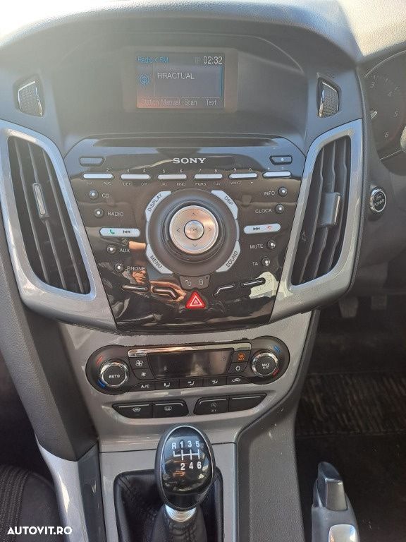 CD player Ford Focus 3 2012 HATCHBACK 1.6 CRTC - 3