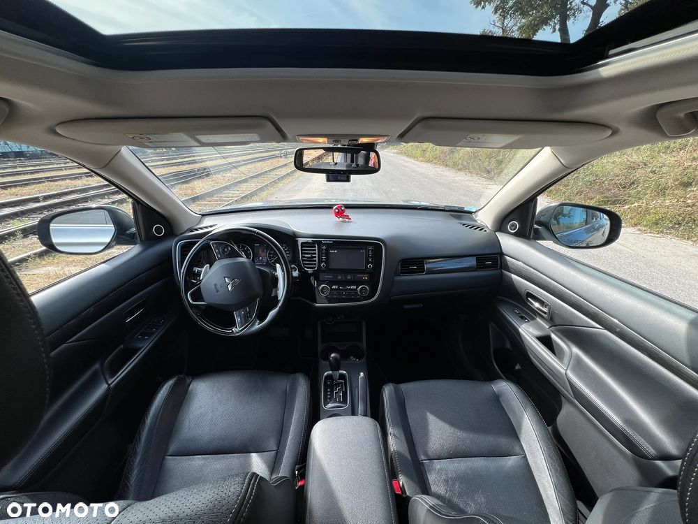 Mitsubishi Outlander - 8