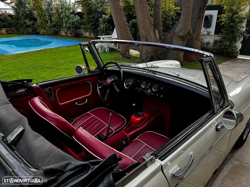 MG Midget - 14